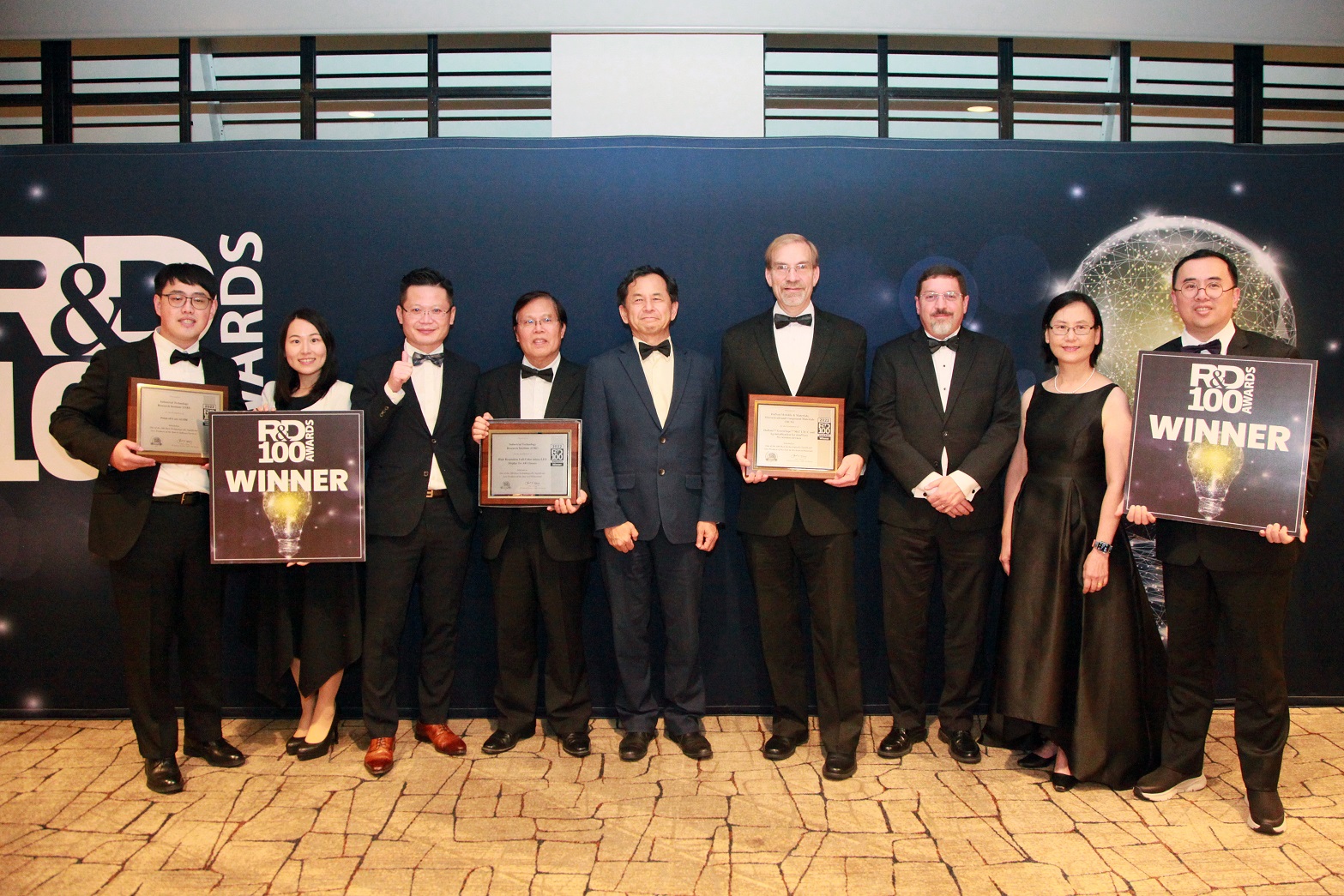 ITRI and Celanese<sup>®</sup> Micromax™ representatives accepted the awards at the R&D 100 Awards Gala in San Diego on November 17.